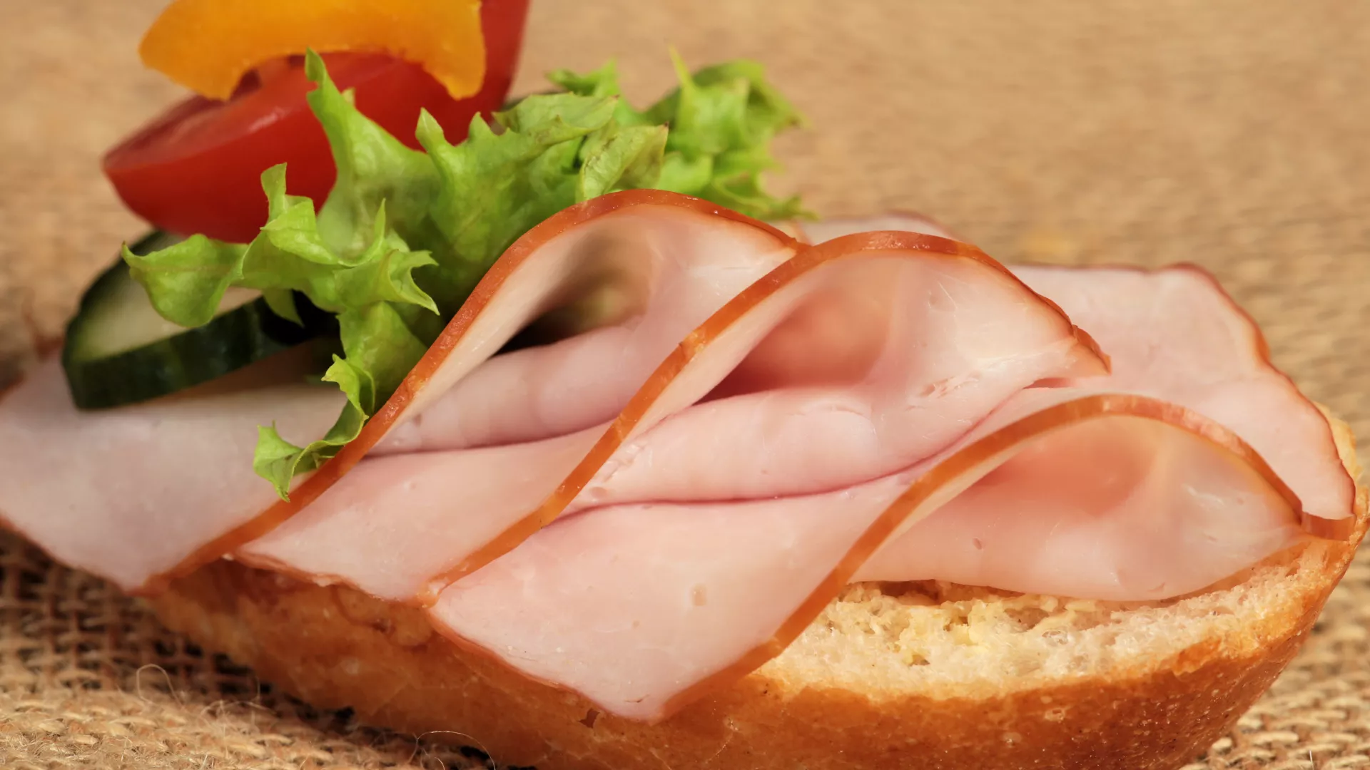 Lachsschinken auf Brot